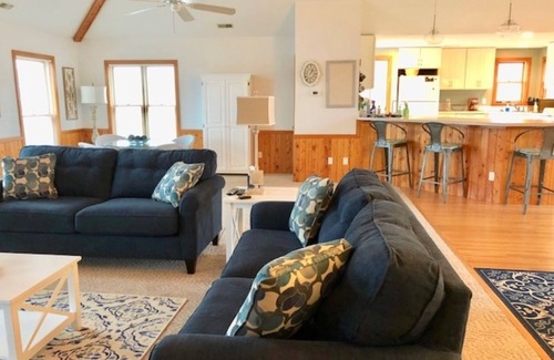 Corolla House | SEA-GO in Corolla, NC. OCEANSIDE! 4 min. walk to beach, PET FRIENDLY!