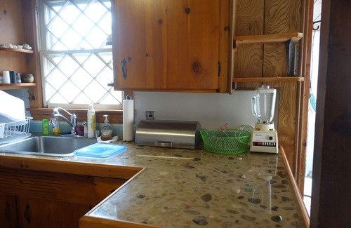 Fortunes Rocks Cottage | 'Sea Haven' 3 BR Oceanfront plus short walk to Fortunes Rocks Beach