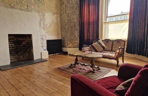 Margate Apartment | Sea Sprite, old Victorian hotel beach apartment with hot tub + garden in Margate