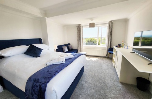 Port-Eynon House | Sea View - 1 Bed Suite - Port Eynon