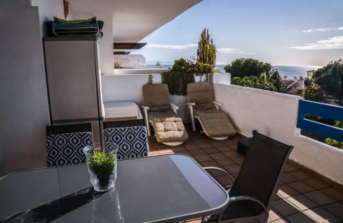 Castillo de Sabinillas Apartment | Sea view apartment with great terrace and 4 pools - Duquesa Suites 308