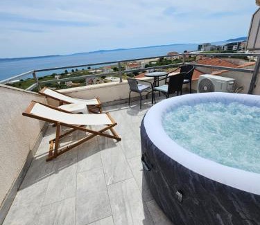 Znjan Apartment | Sea view apartment with terrace near the beach