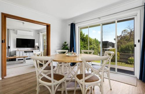 Inverloch House | Sea View Cottage Wifi and Linen included Inverloch
