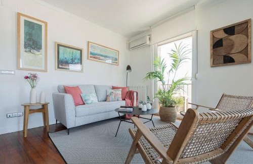 Gros Apartment | Sea Views from 4 Balconies Walk Score 90