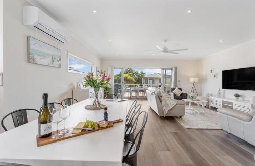 Port Elliot House | Seabreeze - 8A Charles - Luxury - Wi-Fi -Family