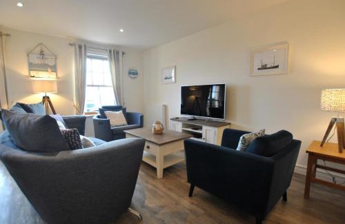Crail House | Seabreeze- stylish coastal home Crail