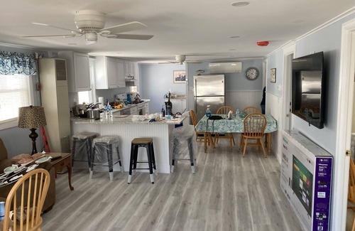 Seabrook House | Seabrook 136 Franklin St Front Unit Steps to Beach-June 16-28