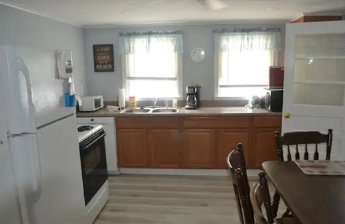 Seabrook House | Seabrook Beach 136b-Franklin St. 3 mins to Ocean, AC/WiFi BBQ Grills