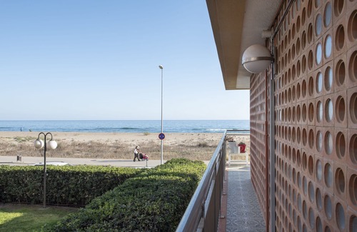 Sitges House | SEAFRONT APARTMENT
