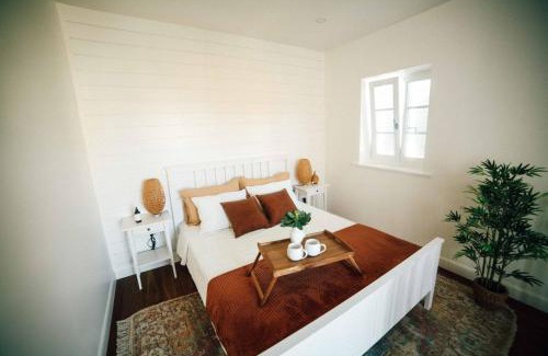 Diklo Apartment | Seafront Beach House - First Row to Sea