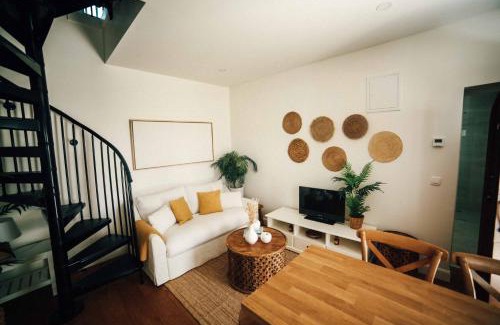 Diklo Apartment | Seafront Beach House - First Row to Sea