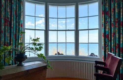 Herne Bay Apartment | Seafront Serenity - Stylish Home for 5