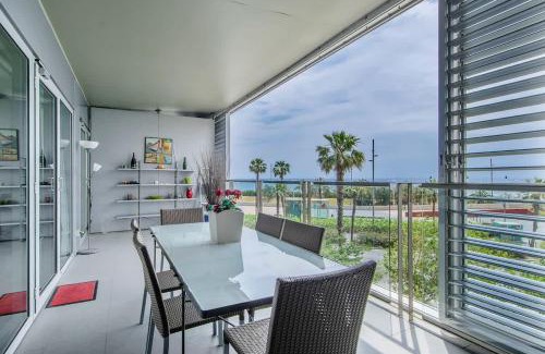 Diagonal Mar i el Front Maritim del Poblenou House | Seafront suite with terrace