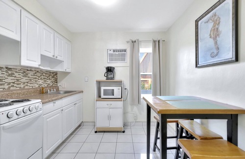 Pompano Beach Hotel | Seahorse Guesthouse