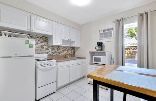 Pompano Beach Hotel | Seahorse Guesthouse