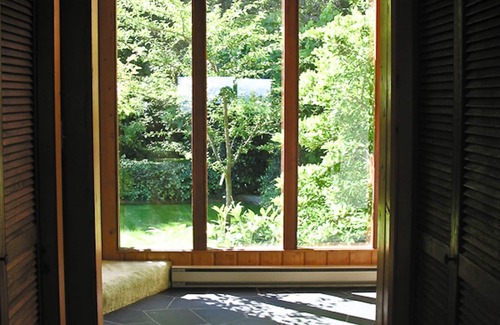 Regional District of Nanaimo House | Sealbourne Vacation Home - beautiful 4 season beachfront home, sleeps up to 9