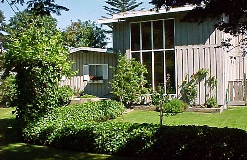 Regional District of Nanaimo House | Sealbourne Vacation Home - beautiful 4 season beachfront home, sleeps up to 9