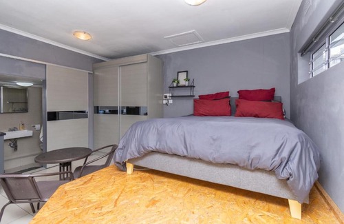 Sea Point Apartment | Seapoint Studio Apartment
