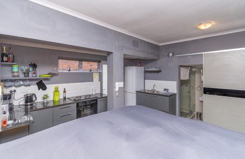 Sea Point Apartment | Seapoint Studio Apartment