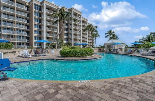 Marco Island Apartment | Seashells and Sunshine Marco Beach Ocean Resort 1105