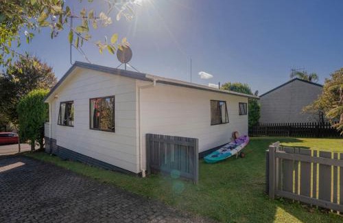 Whangamata House | Seashells Bach - Whangamatā Holiday Home