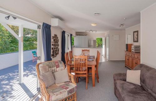 Whangamata House | Seashells Bach - Whangamatā Holiday Home