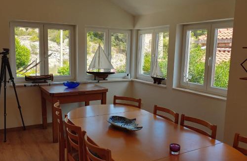 Stomorska Apartment | Seaside Apartment Šolta