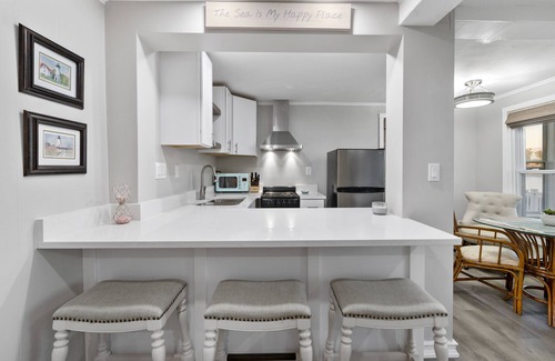 Warwick Apartment | Seaside Apartment in New England Victorian-2 Bedrooms/1 Bath
