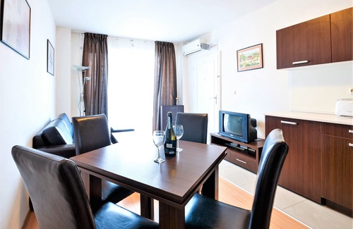 Sunny Beach Apartment | Seaside Apartment With 2 Bedrooms for up to 5 Guests