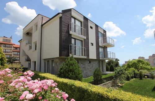 Sunny Beach Apartment | Seaside Apartment With 2 Bedrooms for up to 5 Guests