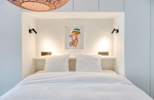 Duinbergen Apartment | Seaside Haven for 6 with Parking in Knokke