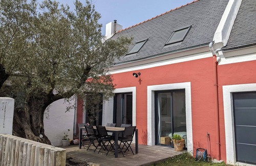 Arzon House | Seaside house located 3 minutes walk from the beach along the coastal path.