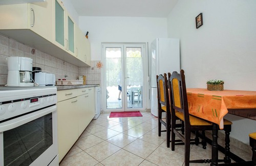 Rab Apartment | Seaside Sanctuary in Rab With 3 Bedrooms