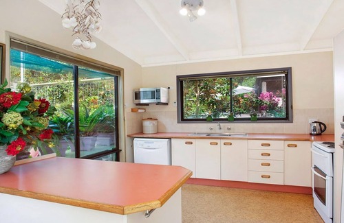 Great Mackerel Beach Cottage | Seaside Secret - relax by the sea