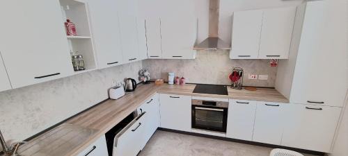 Għadira Apartment | Seaside Serenity 8 - few mins walk to the beach by QuickTrips