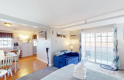 South Dennis Apartment | Seaside Serenity: Cozy retreat at Marina Bay condo complex in West Dennis