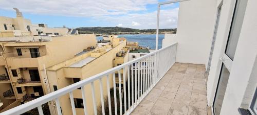Għadira Apartment | Seaside Serenity - Luxe Penthouse - near the beach by QuickTrips