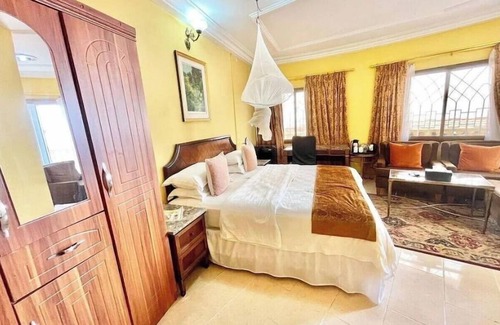 Freetown Hotel | Seaside Suites and Hotel Room #110