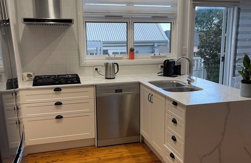 Shellharbour Cottage | Seaside Village Cottage Charm