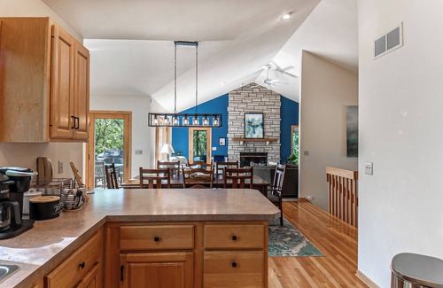 The Galena Territory House | Seasonal Lake Views/HotTub/Movie Room! Cozy! Forest Vibes! Sunroom, Decks, Grill
