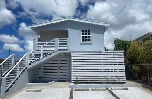 Douglas Apartment | Seavetri Two - Modern mpartment near serene beach and town centre