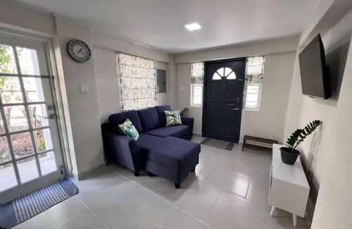 Douglas Apartment | Seavetri Two - Modern mpartment near serene beach and town centre