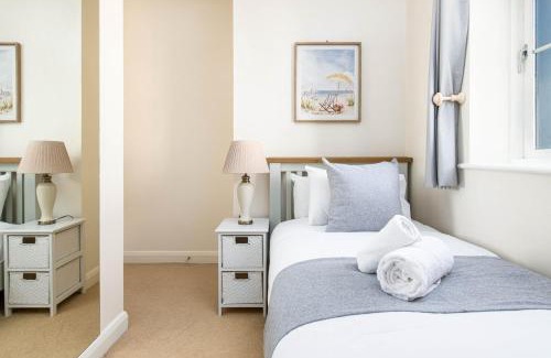 Portishead House | Seaview 2-Bed with Private Parking, Portishead
