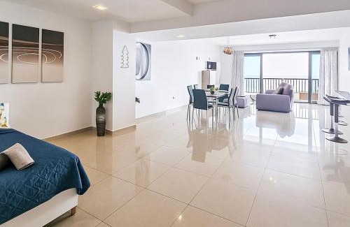 Tower Road Apartment | Seaview 3 bedrooms in Balluta Beach S5
