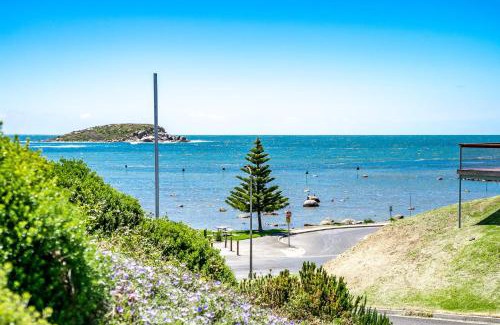 Encounter Bay Apartment | Seaview Getaway - 2 2 Solway Cres EncounterBay - BYO Linen