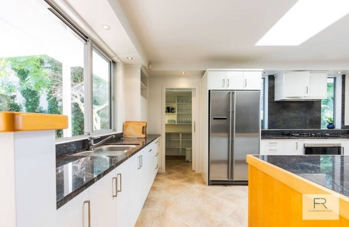 Castor Bay House | Seaview Haven in Castor Bay