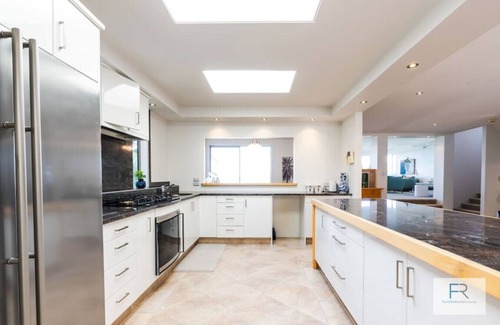 Castor Bay House | Seaview Haven in Castor Bay