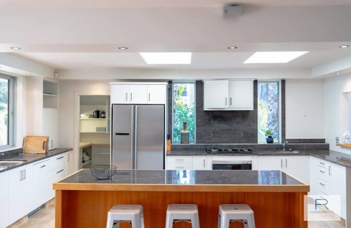 Castor Bay House | Seaview Haven in Castor Bay