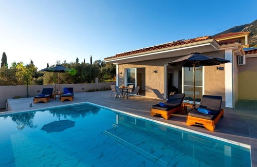 Vlachata Villa | Seaviews, new pool, close to Lourdas' amenities