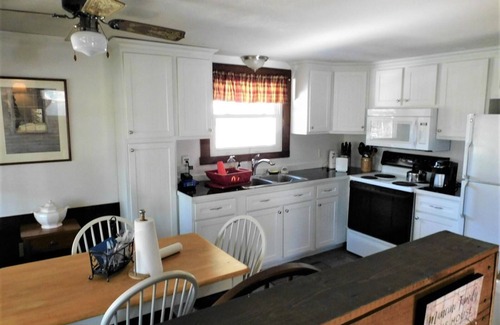 Naples Cottage | Sebago cottage with beach & boat launch